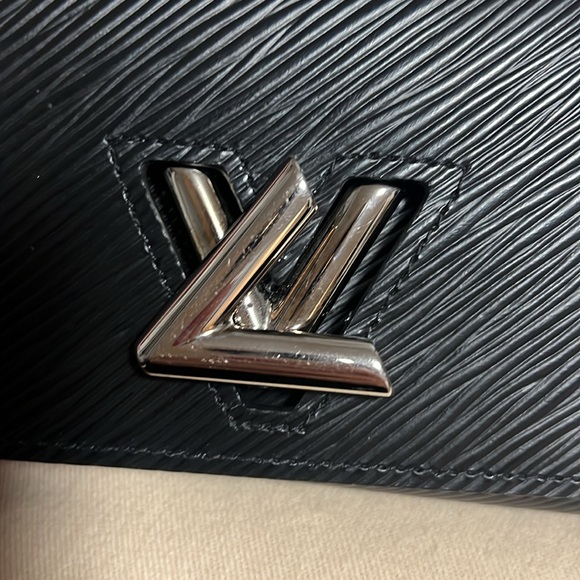 Louis Vuitton Twist Compact Wallet Epi Noir MSRP $875 - Picture 10 of 11